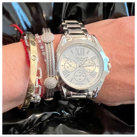 Oversized Women's Boyfriend Style Watch - Picture 2 of 4